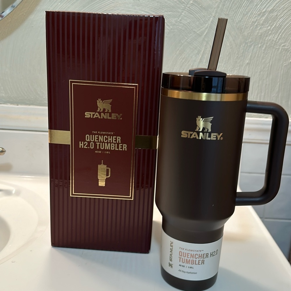 Stanley Quencher H2.O tumbler.